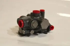 505300 Bendix Douglas Dc-3 Hydraulic System Regulator