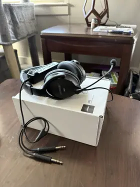 084048f42840254ae Bose A30 Aviation Headset. Brand New And Unused. Case Included