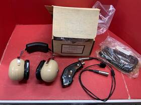 David Clark 18280g-01 Beige Aviation Headset Model H8350 With Belt Station