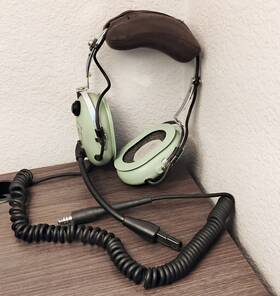 David Clark 4011g-08 Headset - 40411g-08 Made In Usa With M-7a Mic- Needs Cushions