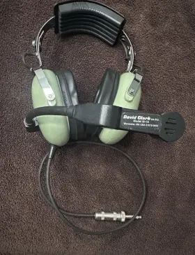 C35-08 David Clark H3530 Ground Support Headset With Belt Station