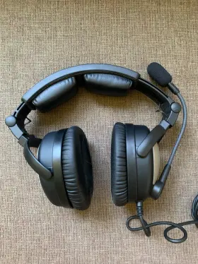 500043612 Lightspeed Sierra Aviation Headset - Hardly Worn Like New