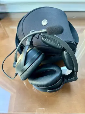 500046324 Lightspeed Sierra Aviation Headset Used Like-new