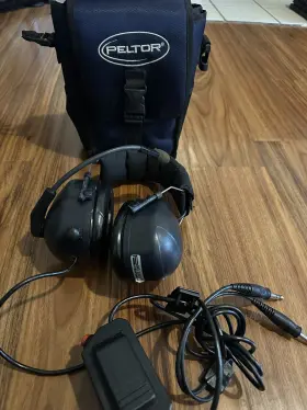 071059 Peltor 071219 Series 7000 Pro Gt Aviation Headphones. Untested
