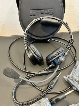 F01u373590 Telex Airman 8 Anr Pro Pilot Headset - Dual Plugs. Like New Condition