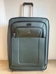 Travelpro Crew 8 Expandable Rollaboard Carry-on Luggage Suitcase 2-WHEEL Pre-owned. Price: $79.95.